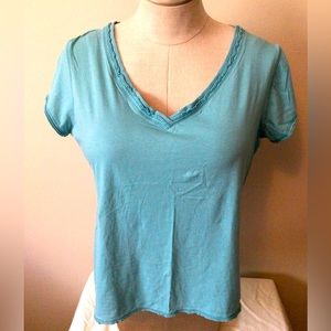 🌻 3 for $15. 725 Original women’s V-neck t-shirt. Size 4x.
